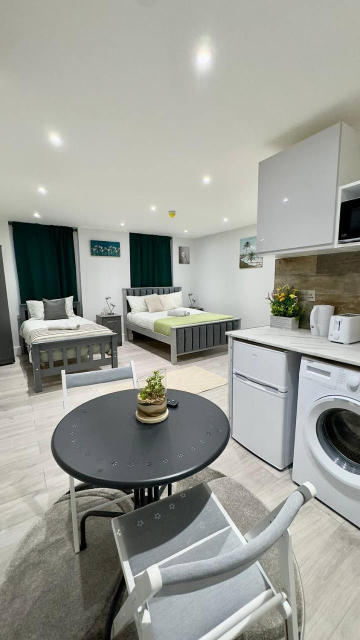 Guest&Rest Elite 2 Apartment ลอนดอน ภายนอก รูปภาพ