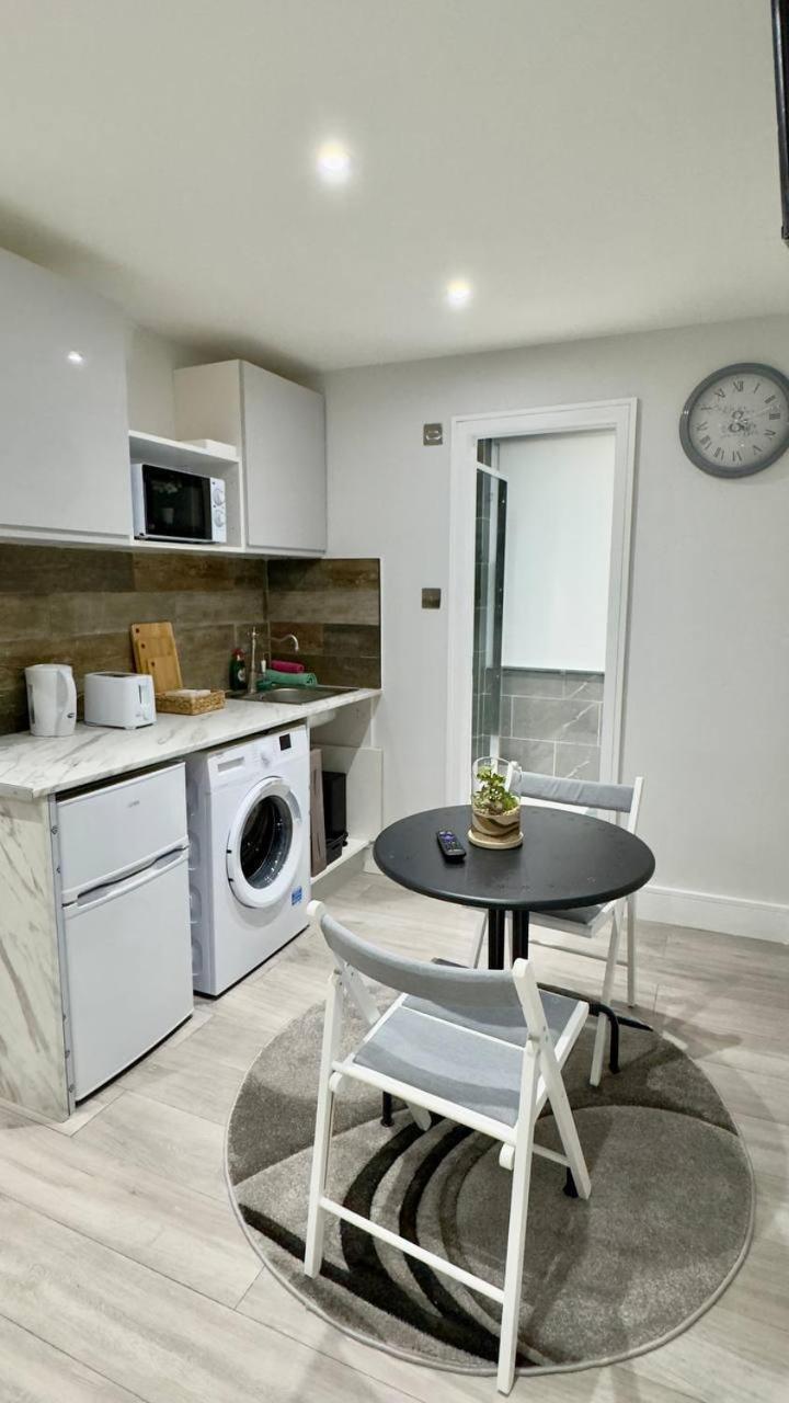 Guest&Rest Elite 2 Apartment ลอนดอน ภายนอก รูปภาพ