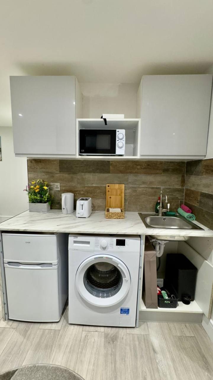 Guest&Rest Elite 2 Apartment ลอนดอน ภายนอก รูปภาพ