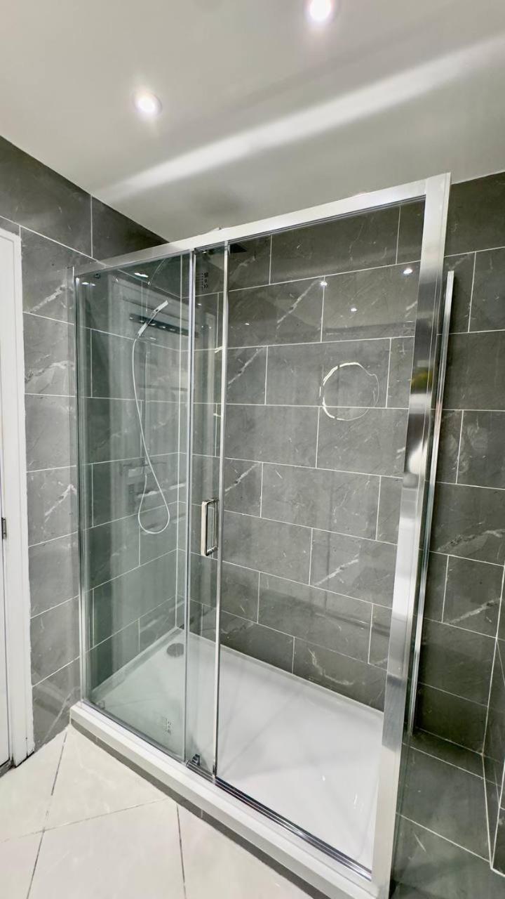 Guest&Rest Elite 2 Apartment ลอนดอน ภายนอก รูปภาพ
